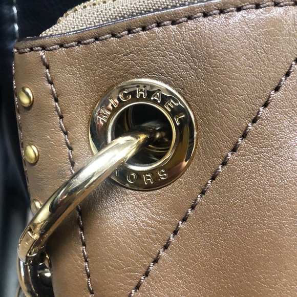 Stunning Michael Kors purse - Picture 3 of 8